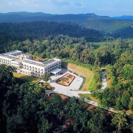 Montrose Golf Resort And Spa - Coorg Jambur Luaran gambar